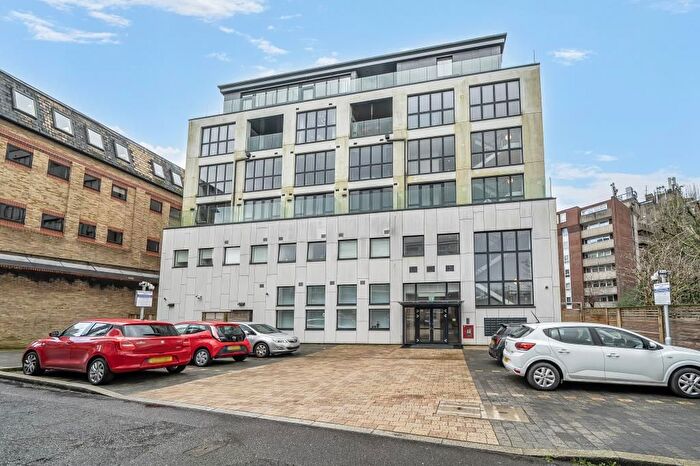 2 Bedroom Flat For Sale In Shakespeare Road, Finchley Central, N3