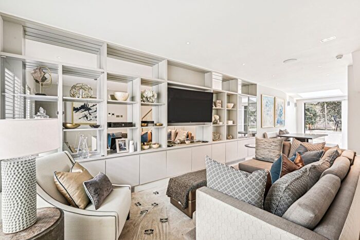 3 Bedroom Terraced House To Rent In Bourne Street, Sloane Square, SW1W