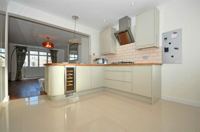 2 Bedroom Flat To Rent In Parabola Road, Montpellier, Cheltenham, Gloucestershire GL50