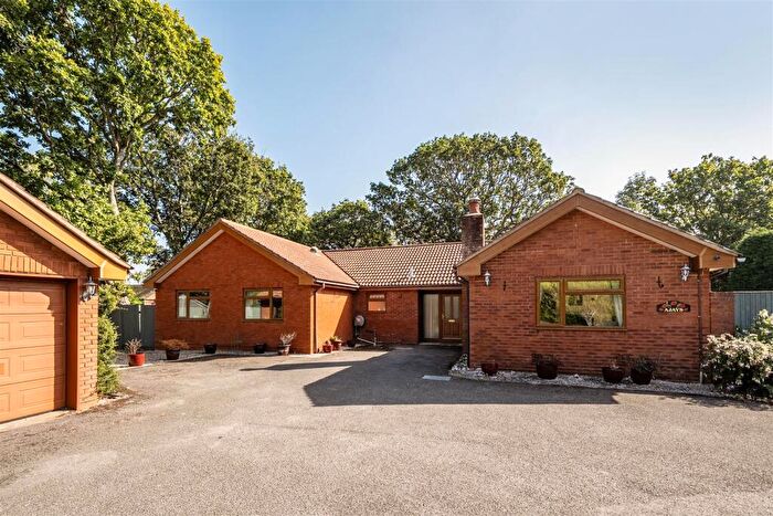 4 Bedroom Detached Bungalow For Sale In Chilling Lane, Warsash, Southampton, SO31