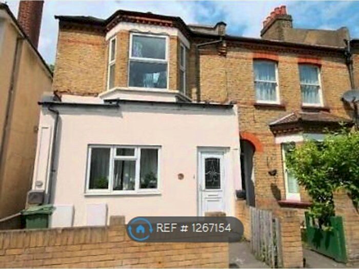2 Bedroom Flat To Rent In Homesdale Road, Bromley BR1