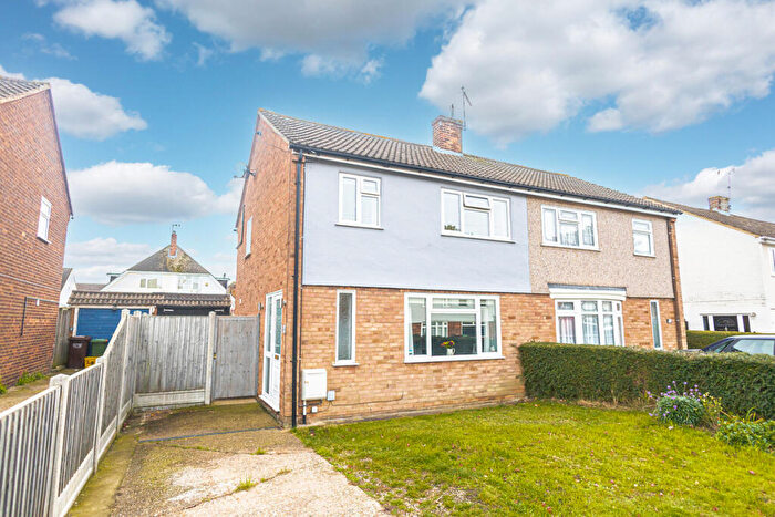 3 Bedroom Semi Detached House For Sale In Dorothy Gardens, Benfleet, SS7