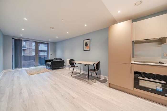 1 Bedroom Flat For Sale In Steel House, Slough, SL2