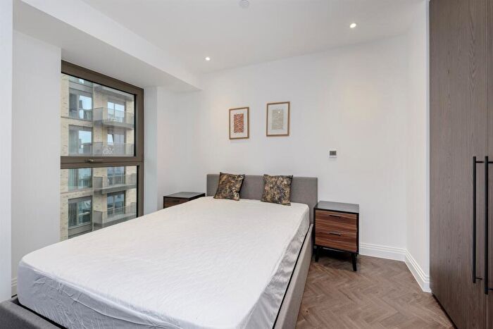 Apartment To Rent In Halcyon House, Queens Cross, E16