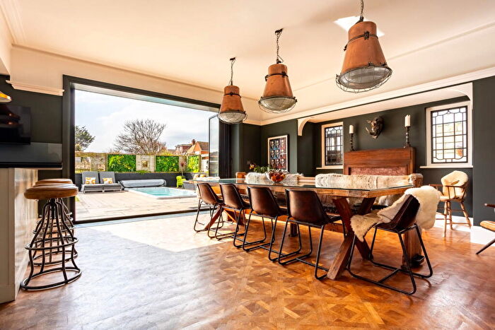 5 Bedroom Detached House For Sale In Royal Esplanade, Margate, CT9 - Photo 10