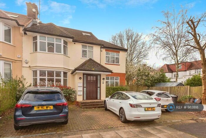 3 Bedroom Flat To Rent In Monkville Avenue, London, NW11