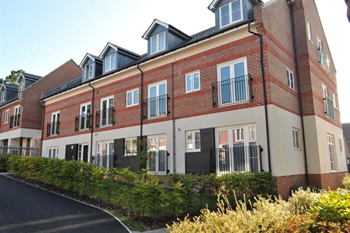 2 Bedroom Apartment To Rent In Weatherill Close, Guildford, Surrey, GU1