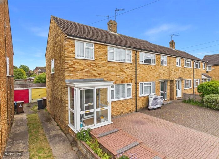 3 Bedroom End Of Terrace House For Sale In Yewtree Gardens, Chelmsford, CM2