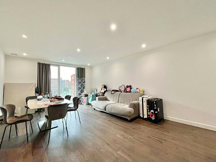 2 Bedroom Flat To Rent In Coster Avenue, London, N4