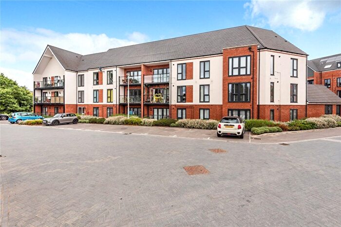 2 Bedroom Flat For Sale In Beechey Place, Wokingham, Berkshire, RG40