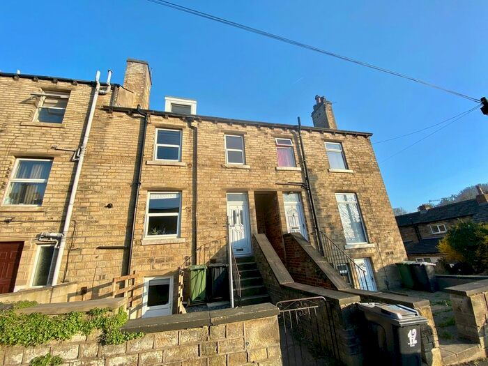 4 Bedroom Property To Rent In Beaumont Street, Moldgreen, Huddersfield, HD5