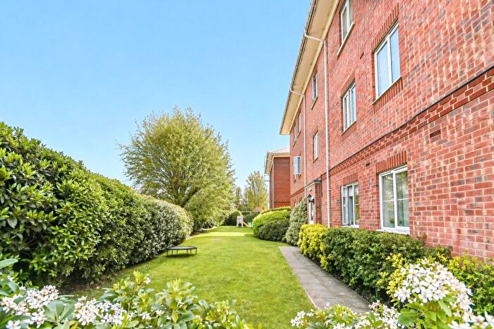 2 Bedroom Apartment For Sale In Thornycroft Close, Newbury, Berkshire, RG14