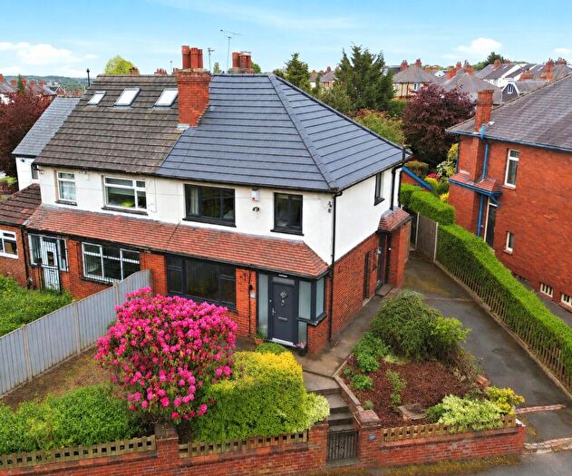 3 Bedroom Semi-Detached House For Sale In Copgrove Road, Leeds, LS8