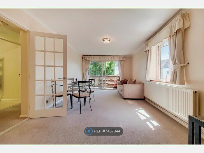 1 Bedroom Flat To Rent In Broadmead Road, Woodford Green, IG8