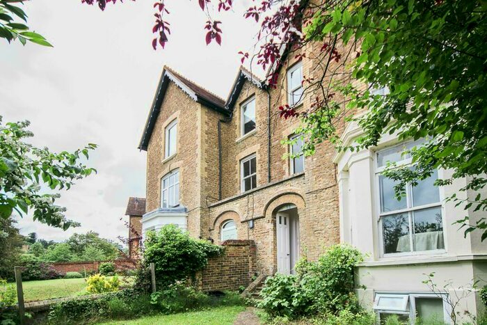 2 Bedroom Apartment To Rent In Godalming, GU7