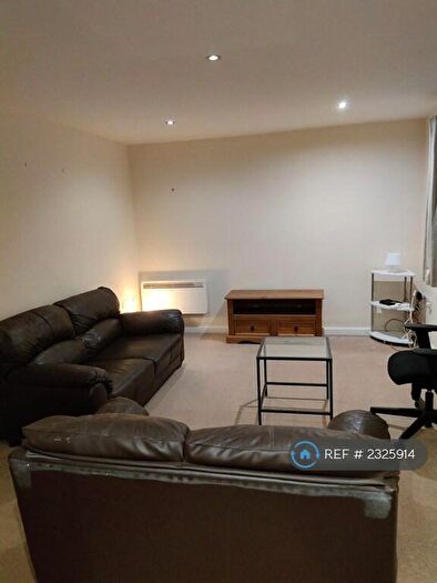 2 Bedroom Flat To Rent In New Forest Village, Leeds, LS10