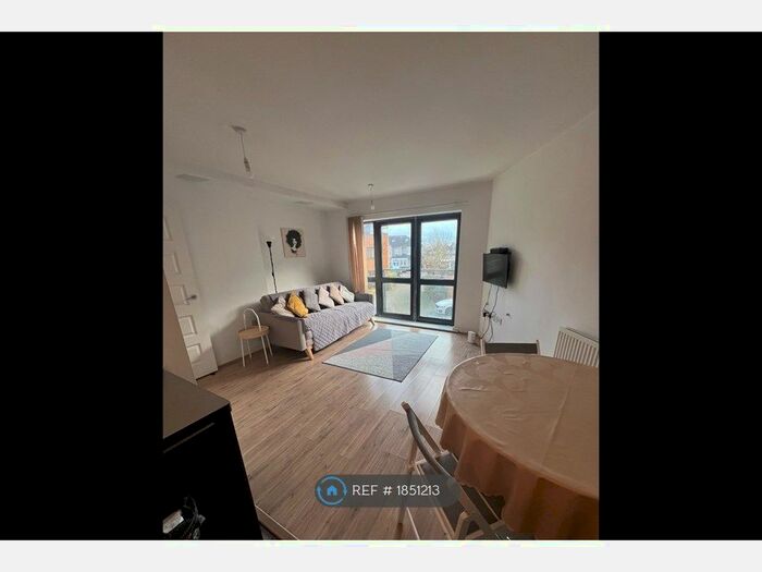 1 Bedroom Flat To Rent In Gateway Court, Ilford, IG2