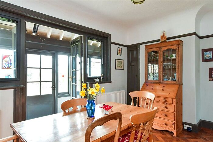 4 Bedroom Detached House For Sale In First Avenue, Newhaven, East Sussex, BN9