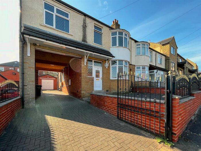 5 Bedroom Semi-Detached House To Rent In Falcon Road, Dewsbury, West Yorkshire, WF12