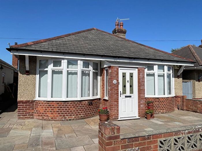 2 Bedroom Detached Bungalow For Sale In Heath Road, Salisbury, SP2