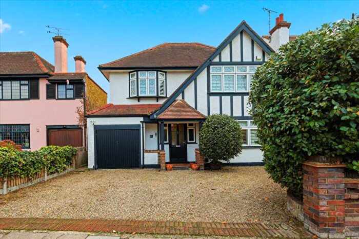 4 Bedroom Detached House For Sale In Chalkwell Hall Estate, SS0