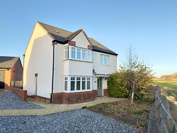 4 Bedroom Detached House For Sale In Larbourne Park Road, Flore, Northamptonshire, NN7