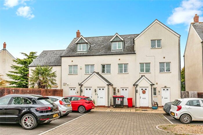 2 Bedroom Maisonette For Sale In Lapwing Close, Portishead, Bristol, Somerset, BS20