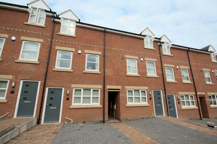 4 Bedroom Terraced House To Rent In Blue Fox Close, West End, Leicester, LE3