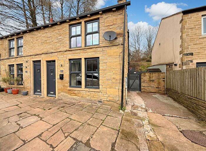 3 Bedroom Semi Detached House For Sale In Cain Lane, Halifax, HX3