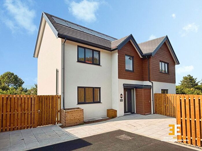 2 Bedroom Flat For Sale In Galwad Y Mor, Penmaenmawr, LL34