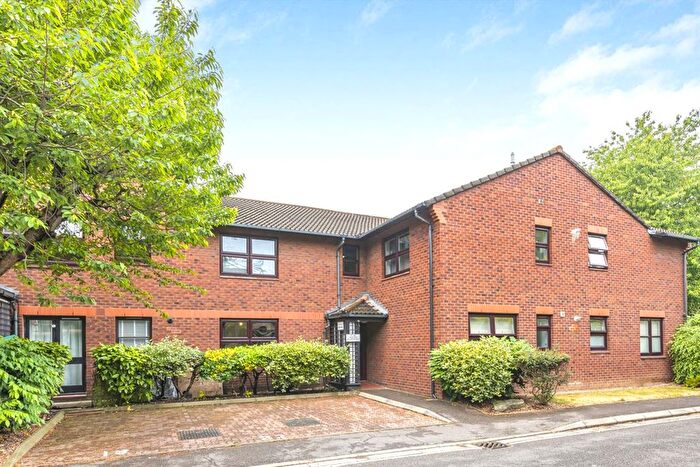 Studio To Rent In Holley Road, Shepherds Bush, W3