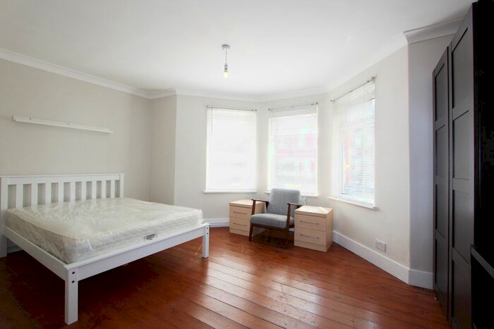 1 Bedroom Flat To Rent In Northfield Road, London, N16