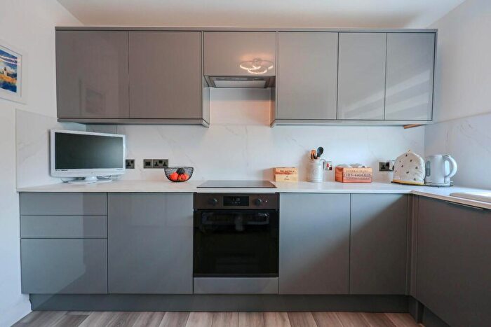 2 Bedroom Flat For Sale In Eastern Esplanade, Thorpe Bay, Southend-On-Sea, SS1