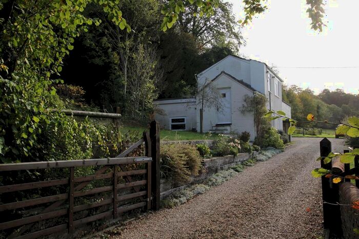 1 Bedroom Detached House To Rent In Drift Hill, Ashampstead, Reading, Berkshire, RG8