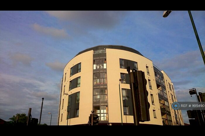 2 Bedroom Penthouse To Rent In High Road, London, NW10