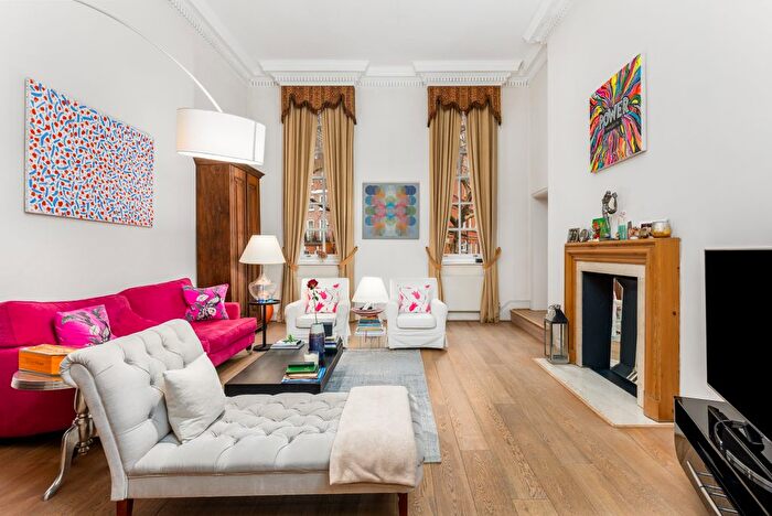 2 Bedroom Flat For Sale In Chelsea Embankment, London, SW3