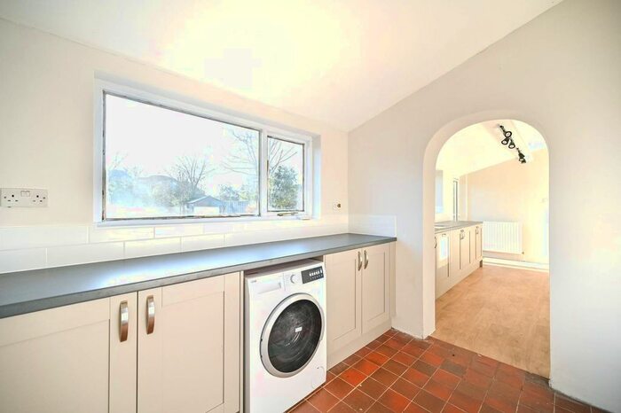 3 Bedroom Bungalow To Rent In Wensleydale Road, Hampton, TW12