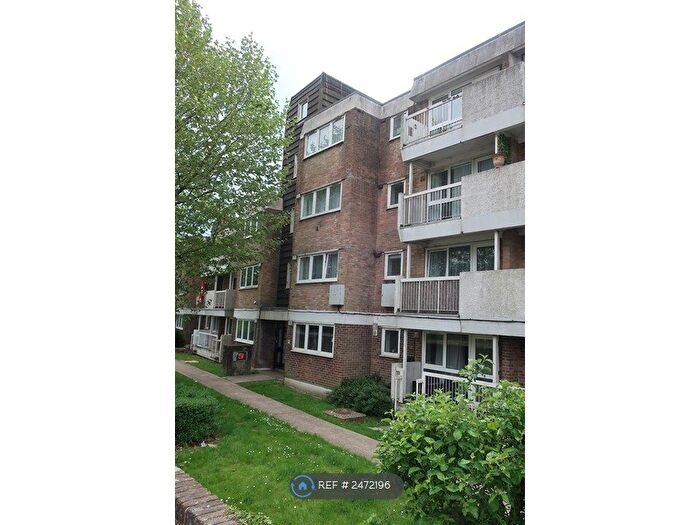 1 Bedroom Flat To Rent In Oak Hall Park, Burgess Hill, RH15