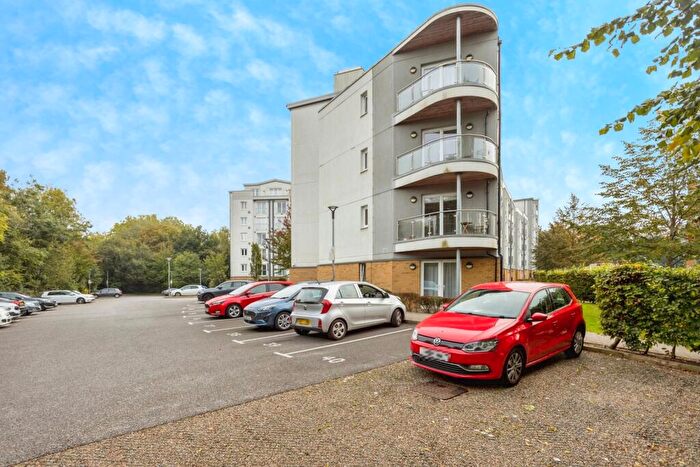 2 Bedroom Flat For Sale In West Green Drive, Crawley, West Sussex, RH11