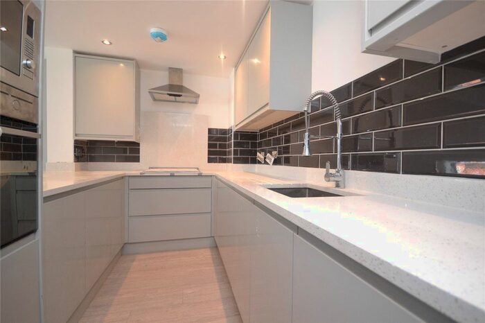 2 Bedroom Flat To Rent In Colney Hatch Lane, Muswell Hill, London, N10