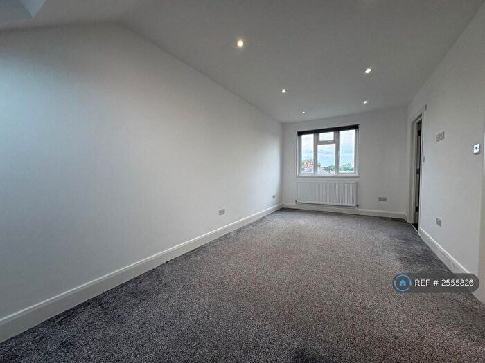 4 Bedroom Semi-Detached House To Rent In Vicars Close, Enfield, EN1