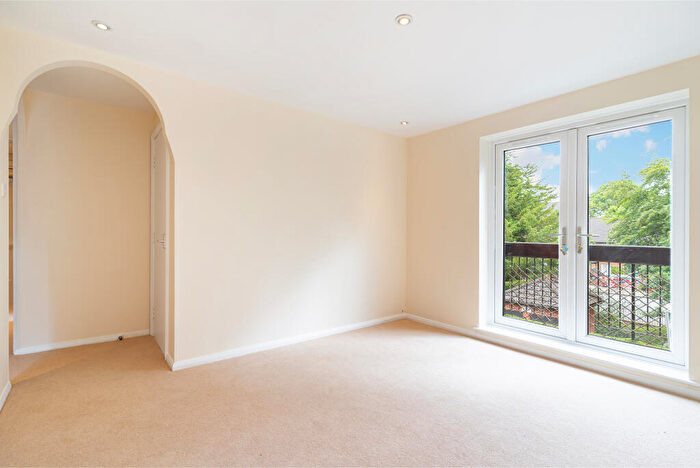 2 Bedroom Flat To Rent In Wavel Place, Sydenham, London, SE26