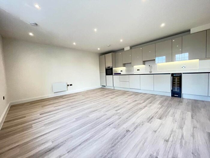 1 Bedroom Apartment To Rent In High Street, Sunninghill, SL5
