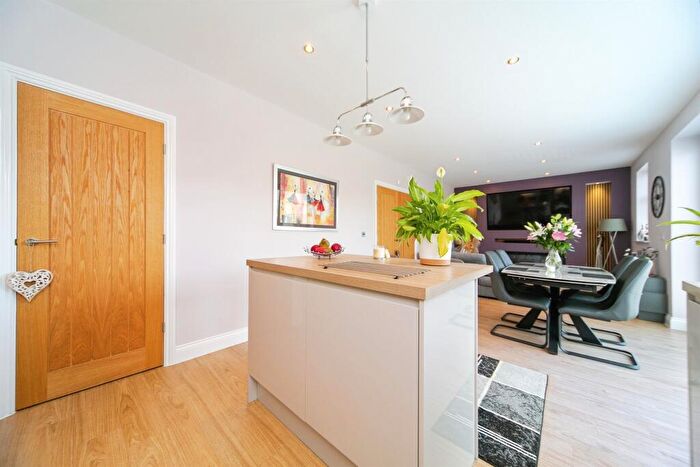 4 Bedroom Detached House For Sale In Glenavon Park, Prenton, CH43