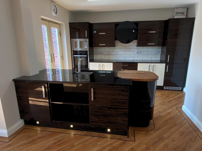 2 Bedroom Flat To Rent In West Street, Thorne, DN8