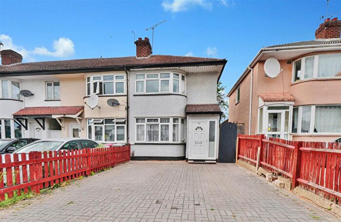 2 Bedroom End Terrace House For Sale In Bower Way, Slough, SL1