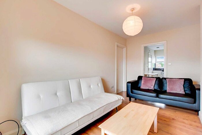 2 Bedroom Flat To Rent In Uxbridge Road, Shepherds Bush, London, W12