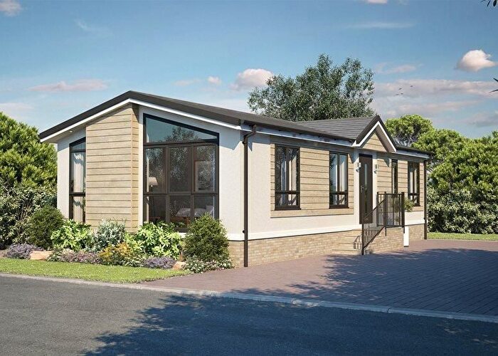 2 Bedroom Park Home For Sale In First Avenue, Garston Park, Tilehurst, RG31