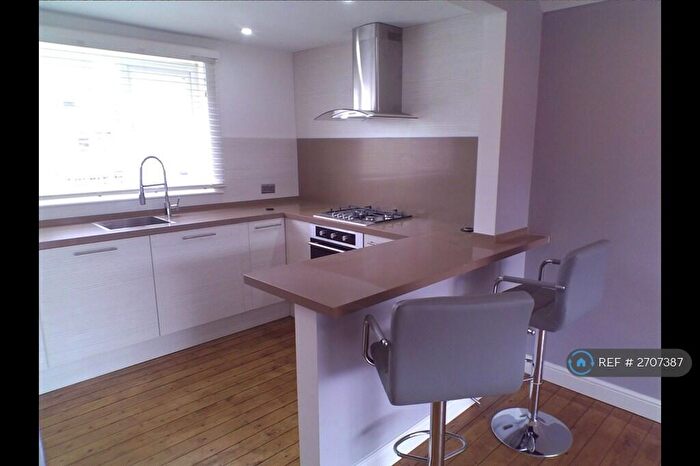 2 Bedroom Flat To Rent In Moss Road, Glasgow, G51