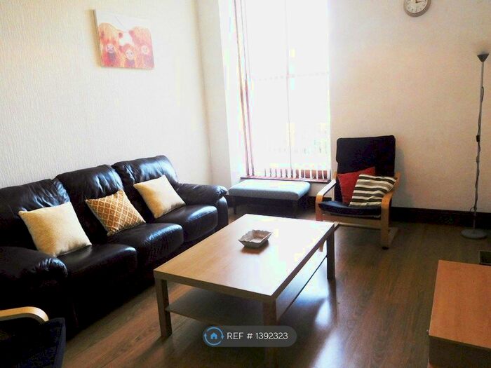 2 Bedroom Flat To Rent In King's Crescent, Aberdeen, AB24